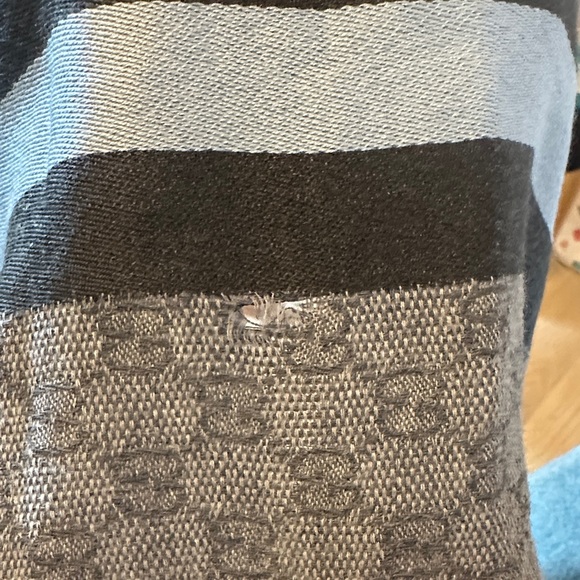 Gucci logo Scarf - Picture 2 of 5